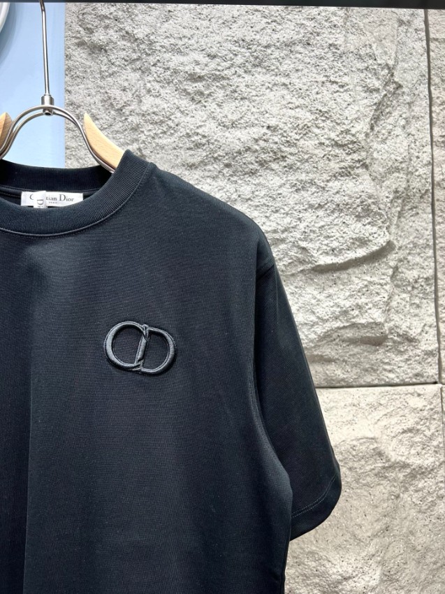 ディオール ブランド コピー 半袖Tシャツ CDロゴ刺繍 ミニマルデザイン 上質感 口コミ多数_3