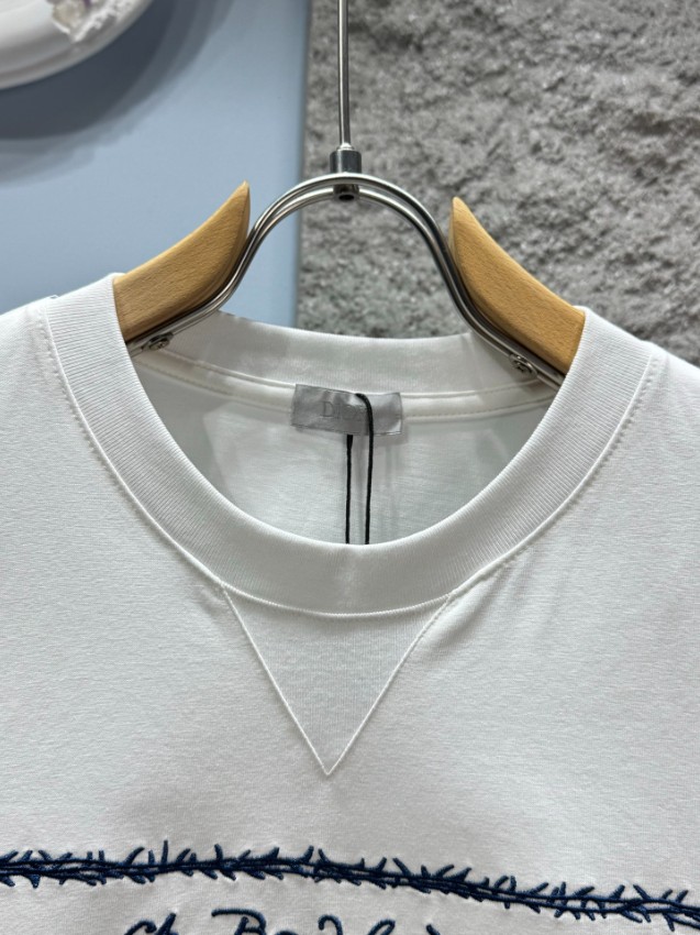 ディオール ブランド コピー 半袖Tシャツ フロントグラフィックデザイン アートプリント 上質感_3