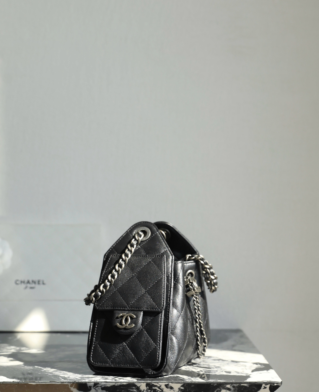 シャネル n級 ドローストリングチェーンバッグ キルティングレザー仕様 新作_3