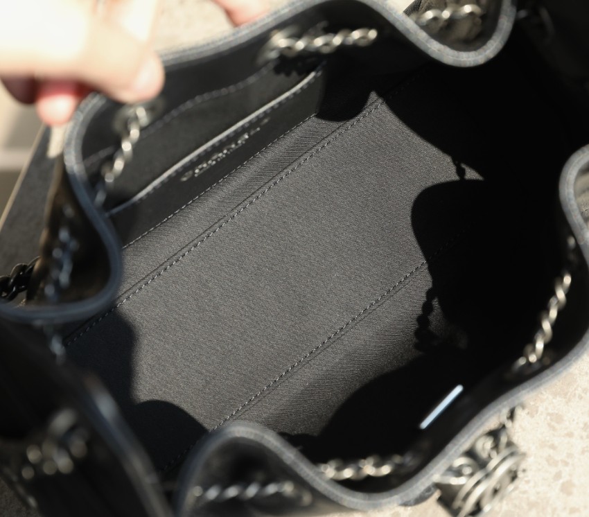 シャネル n級 ドローストリングチェーンバッグ キルティングレザー仕様 新作_5