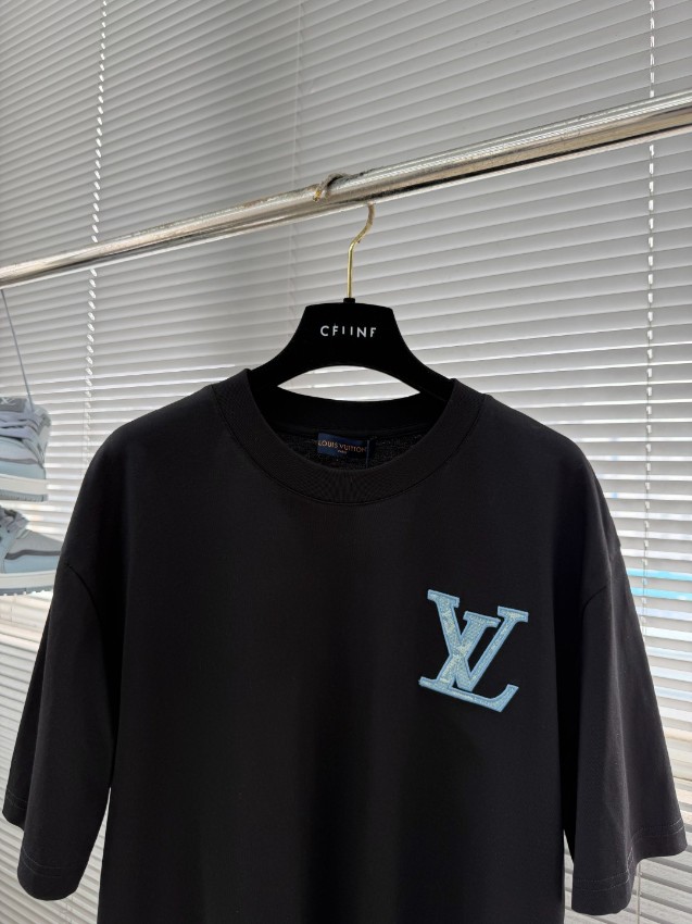 ルイヴィトン n級 LVロゴ半袖Tシャツ 通気 シンプルデザイン 高再現度 秘密厳守配送_4