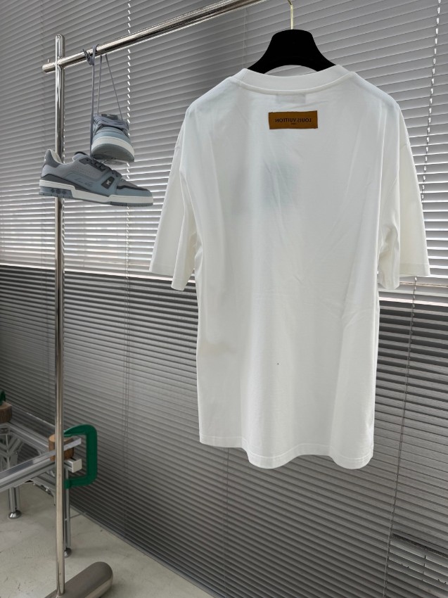 ルイヴィトン スーパーコピー LVロゴ刺繍半袖Tシャツ シンプルデザイン 定番_5