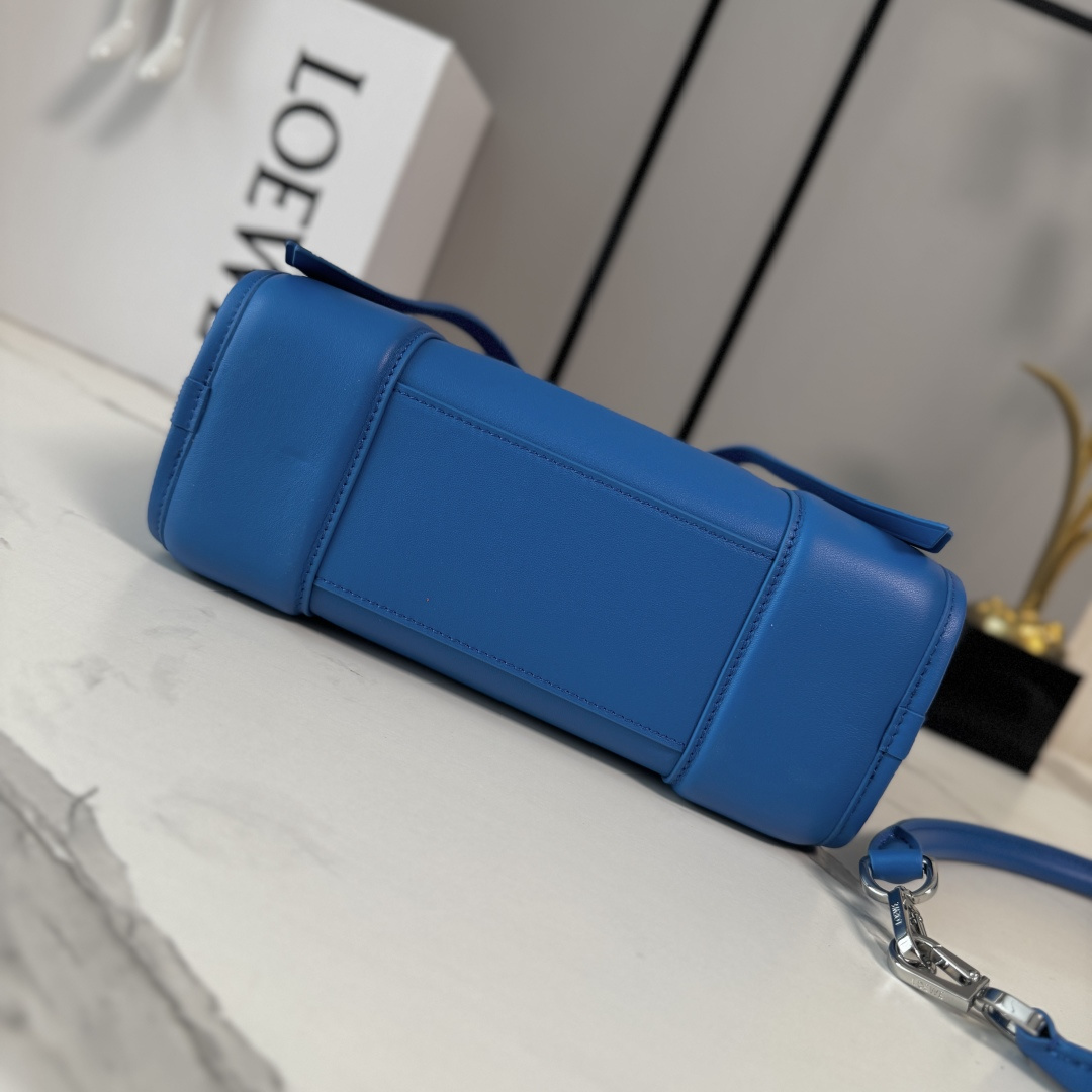 ロエベ ブランド コピー ミニショルダーバッグ スクエアレザー仕様 実店舗運営 精密ディテール_2