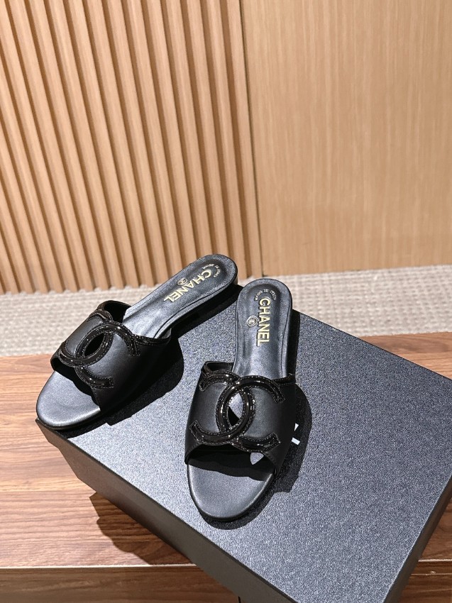 シャネル 格安 レザーミュールサンダル CCロゴデザイン 上品シルエット 即納対応人気モデル_1