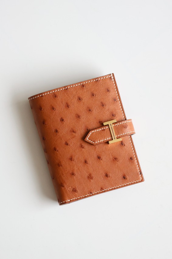 エルメス スーパーコピー ベアンコンパクトウォレット キャメルオーストリッチ風 ゴールド金具 数量限定入荷_1