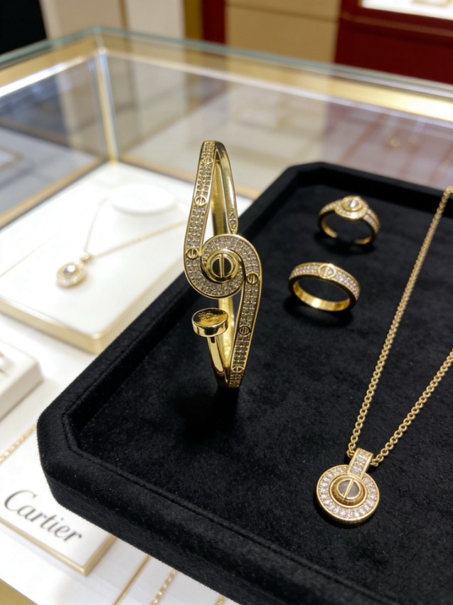 カルティエ n級 ジュストアンクルブレスレット パヴェ装飾 高評価_2
