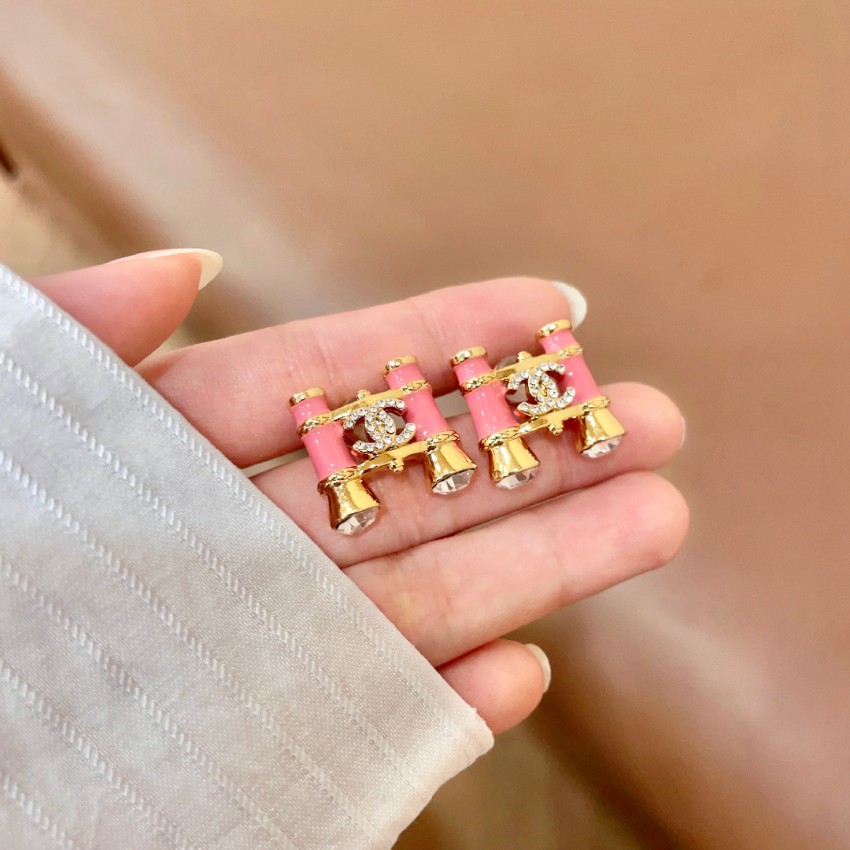 シャネル 本物級コピー 双眼鏡モチーフピアス CCロゴ装飾 丁寧な縫製_1