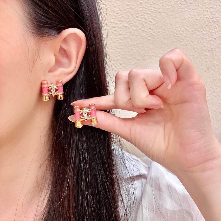 シャネル 本物級コピー 双眼鏡モチーフピアス CCロゴ装飾 丁寧な縫製_2
