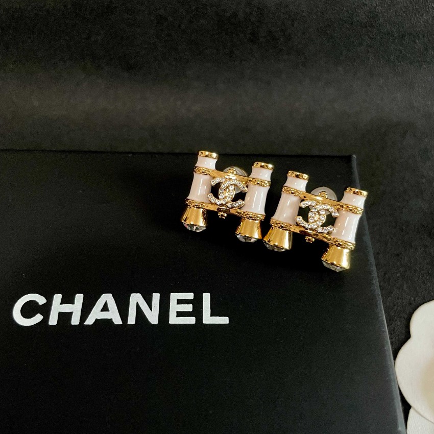 シャネル ブランド コピー 双眼鏡モチーフピアス CCロゴ装飾 ゴールド仕上げ 定番_4