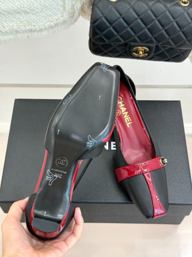 シャネル ブランド コピー スリングバックパンプス ブラックレザー レッドライン装飾 高級レベル仕様_4