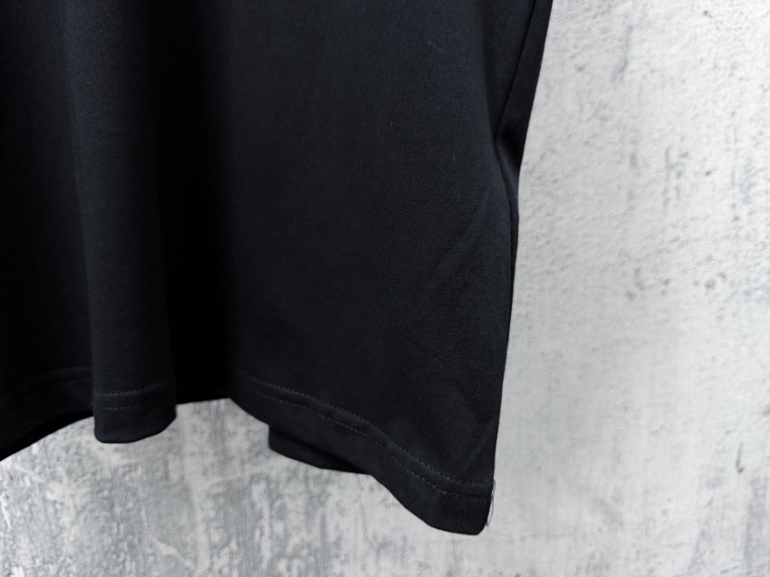 バレンシアガ 本物級コピー ロゴTシャツ 半袖カットソー ブラックカラー 刺繍デザイン 高評価_2