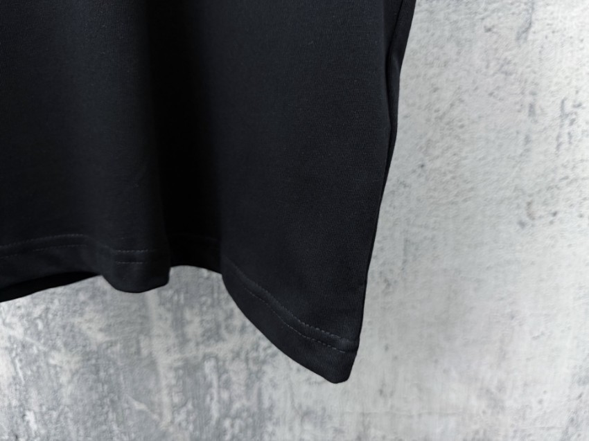 バレンシアガ n級 ロゴTシャツ 半袖カットソー ブラックカラー フロントロゴ 精密ディテール_2