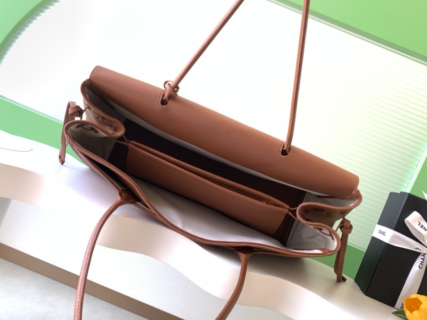 シャネル ブランド コピー レザートートバッグ シンプルデザイン 大容量仕様 数量限定入荷_5