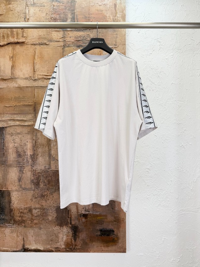 バレンシアガ ハイブランド ロゴライン半袖Tシャツ クルーネック ミニマルデザイン 高評価_2