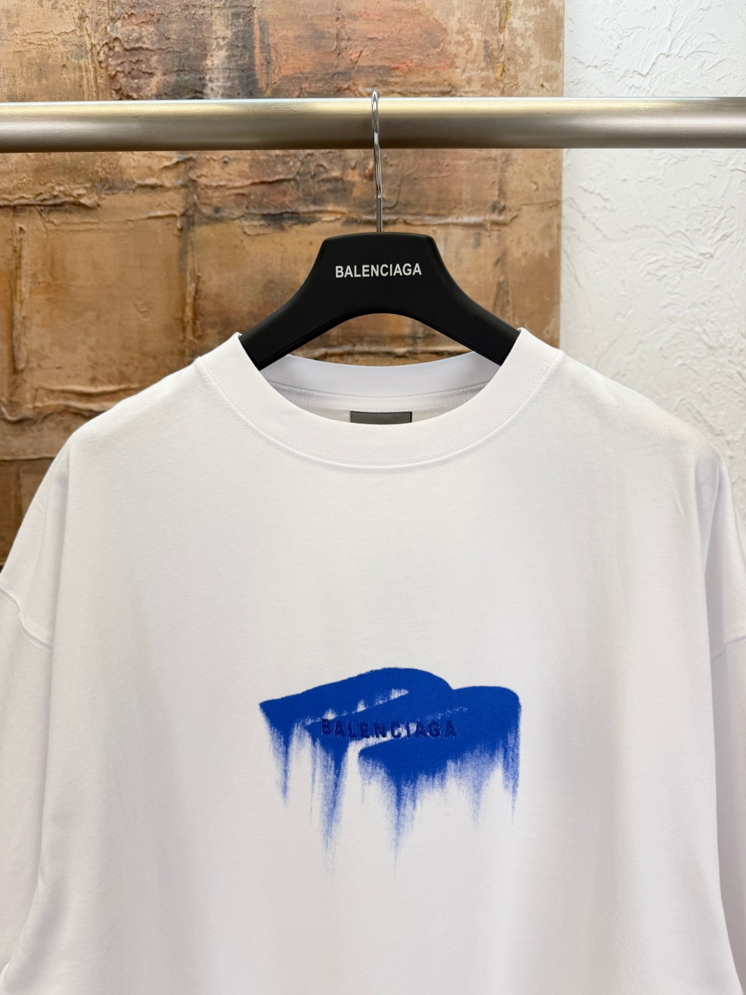 バレンシアガ スーパーコピー グラフィックロゴ半袖Tシャツ クルーネック アートデザイン 口コミ多数_5