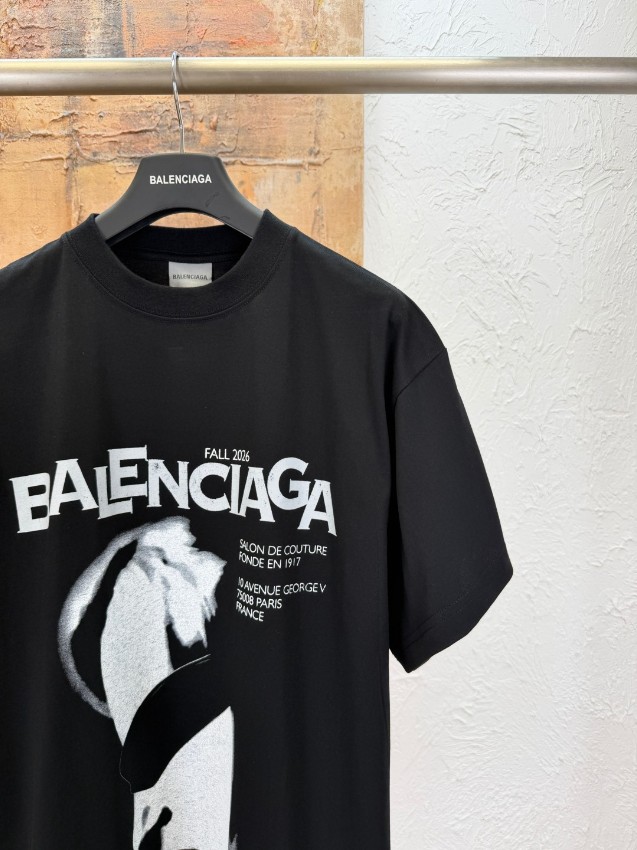 バレンシアガ ハイブランド フォトプリント半袖Tシャツ クルーネック モノトーンデザイン 高品質_4