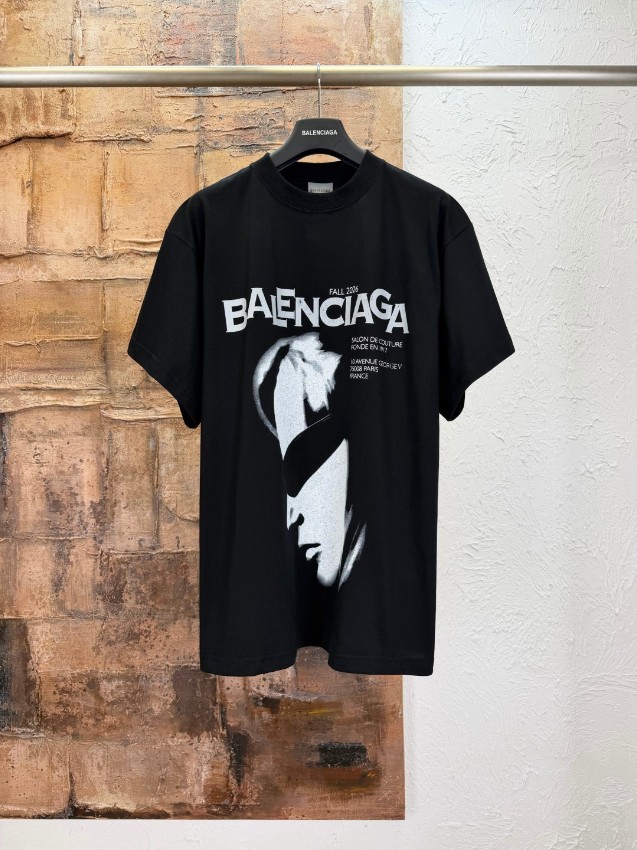 バレンシアガ ハイブランド フォトプリント半袖Tシャツ クルーネック モノトーンデザイン 高品質_3
