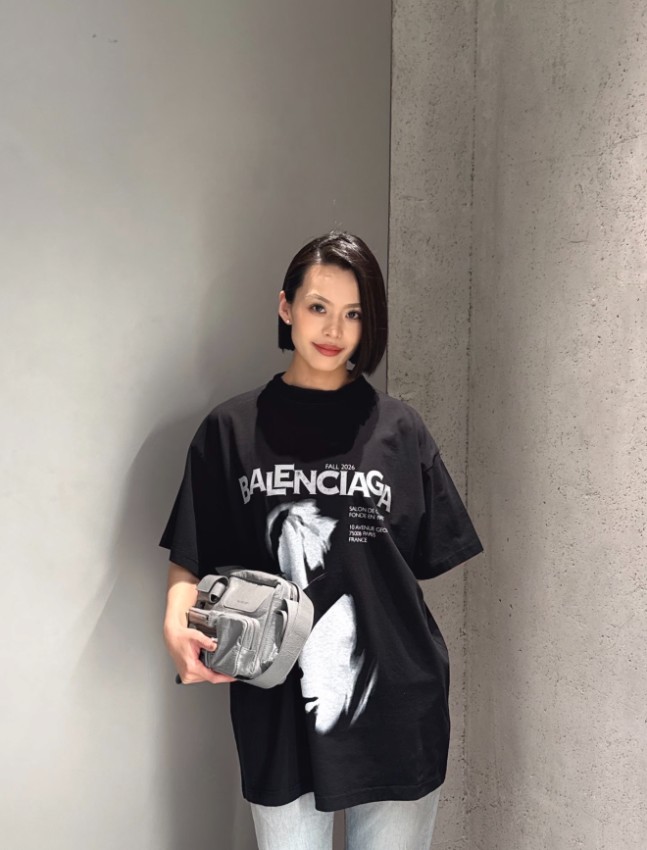 バレンシアガ ハイブランド フォトプリント半袖Tシャツ クルーネック モノトーンデザイン 高品質_1