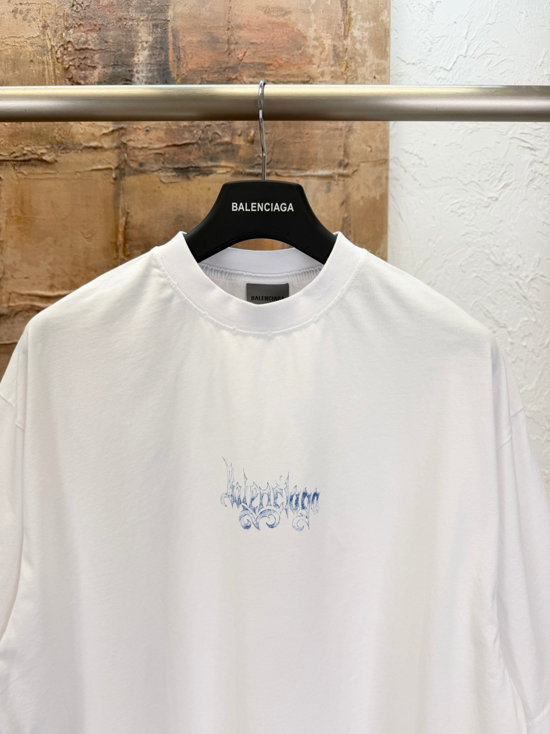バレンシアガ 本物級コピー ロゴ刺繍半袖Tシャツ クルーネック ミニマルデザイン 高再現度_5