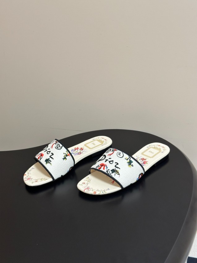 ディオール ブランド コピー フラワープリントスライドサンダル 刺繍ロゴデザイン 上質感_2