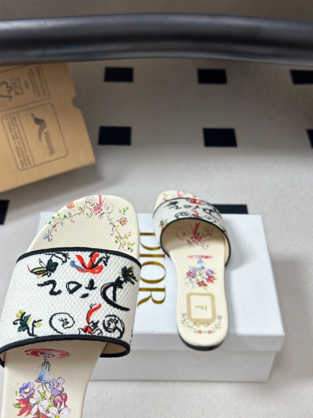 ディオール ブランド コピー フラワープリントスライドサンダル 刺繍ロゴデザイン 上質感_5