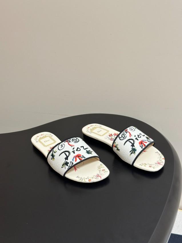 ディオール ブランド コピー フラワープリントスライドサンダル 刺繍ロゴデザイン 上質感_1