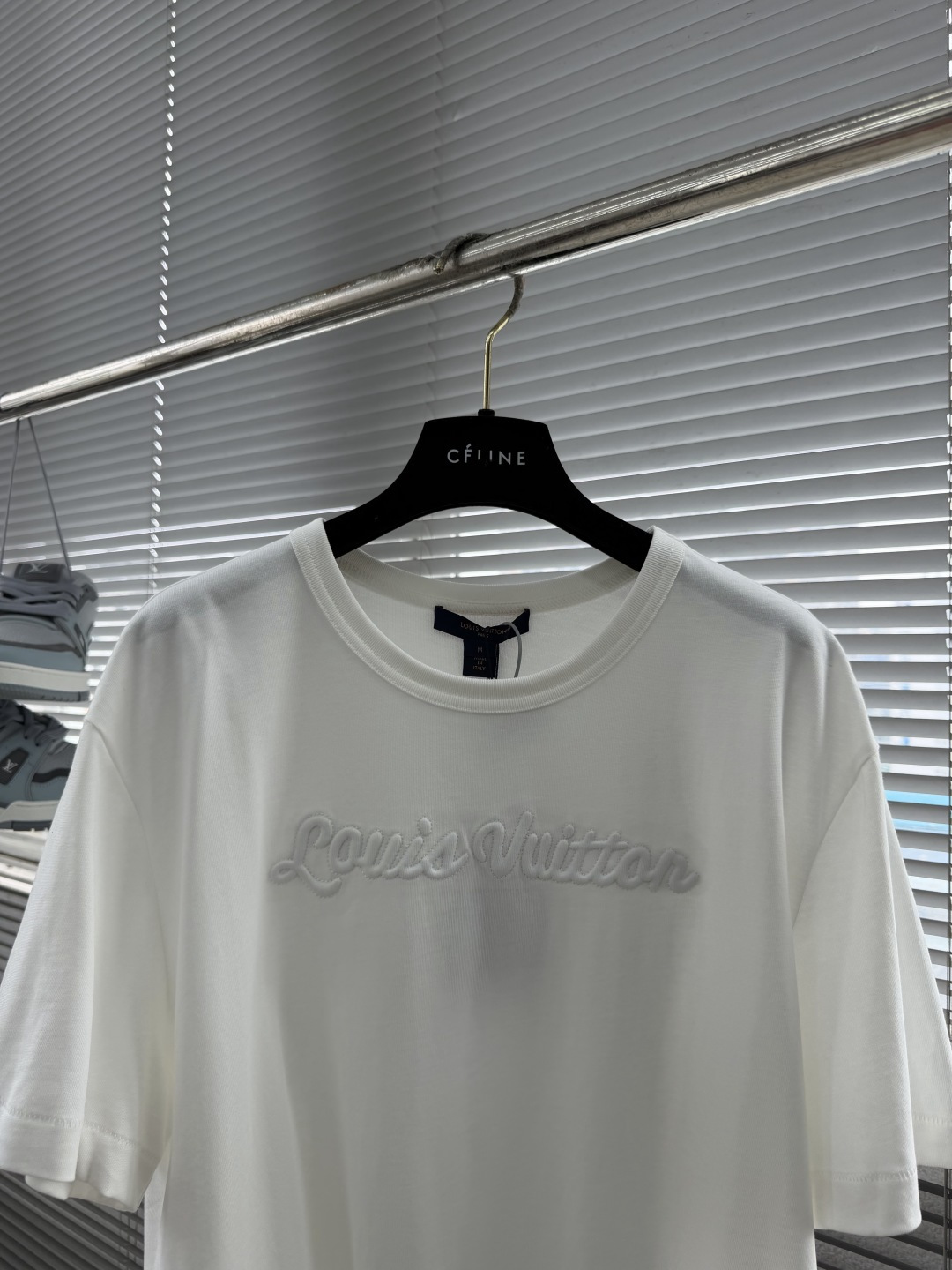 ルイヴィトン 格安 半袖Tシャツ ロゴ刺繍シンプルデザイン 高評価_6