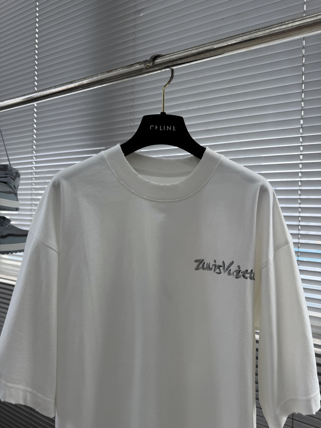 ルイヴィトン スーパーコピー 半袖Tシャツ ロゴ刺繍シンプルデザイン 満足度高い_8