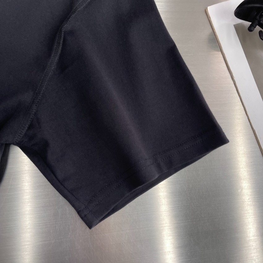 ルイヴィトン ハイブランド 半袖Tシャツ エンボスロゴミニマルデザイン 実店舗運営_1