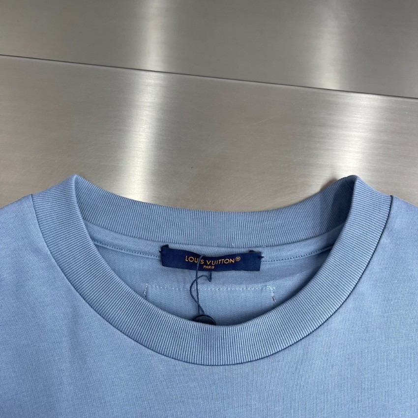 ルイヴィトン 格安 半袖Tシャツ エンボスロゴミニマルデザイン 高品質_1