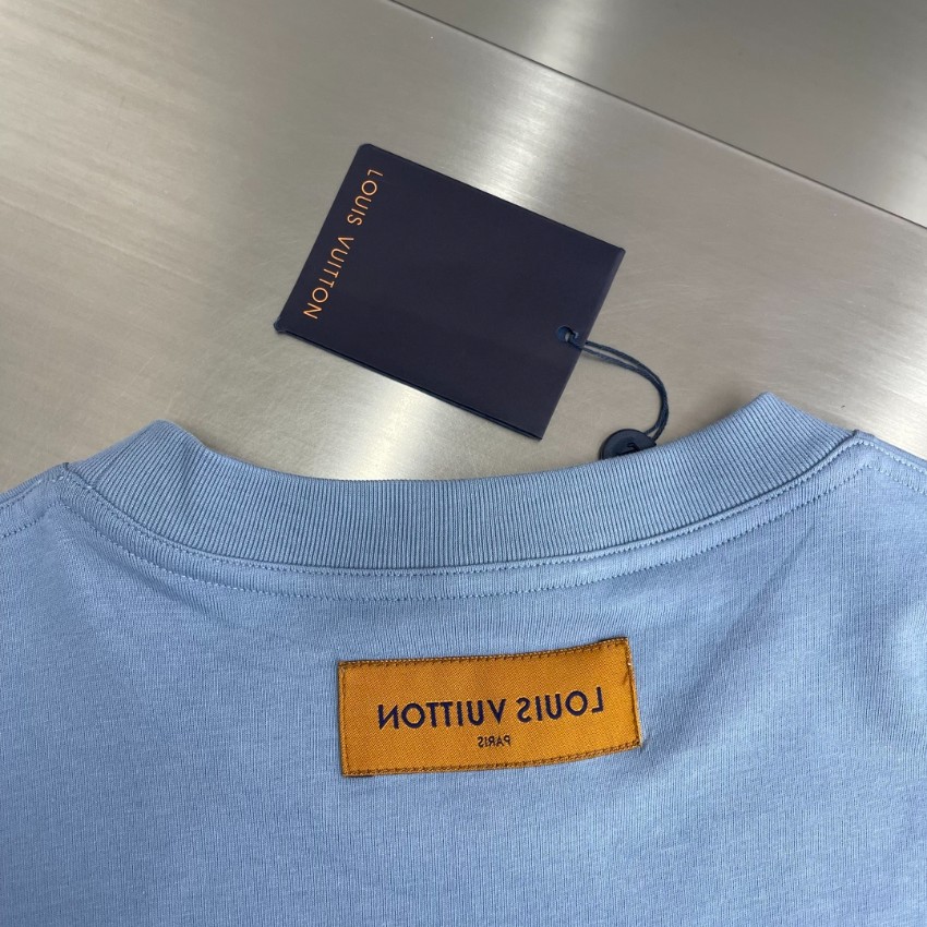 ルイヴィトン 格安 半袖Tシャツ エンボスロゴミニマルデザイン 高品質_2
