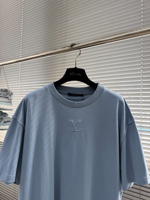 ルイヴィトン 格安 半袖Tシャツ エンボスロゴミニマルデザイン 高品質_6