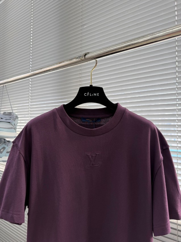 ルイヴィトン 本物級コピー 半袖Tシャツ エンボスロゴミニマルデザイン 高再現度_5