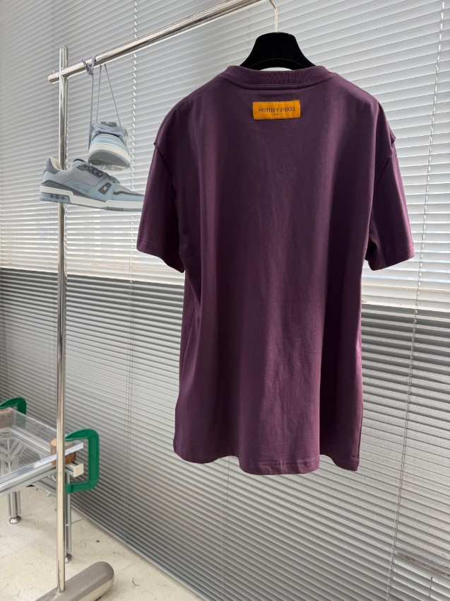 ルイヴィトン 本物級コピー 半袖Tシャツ エンボスロゴミニマルデザイン 高再現度_4