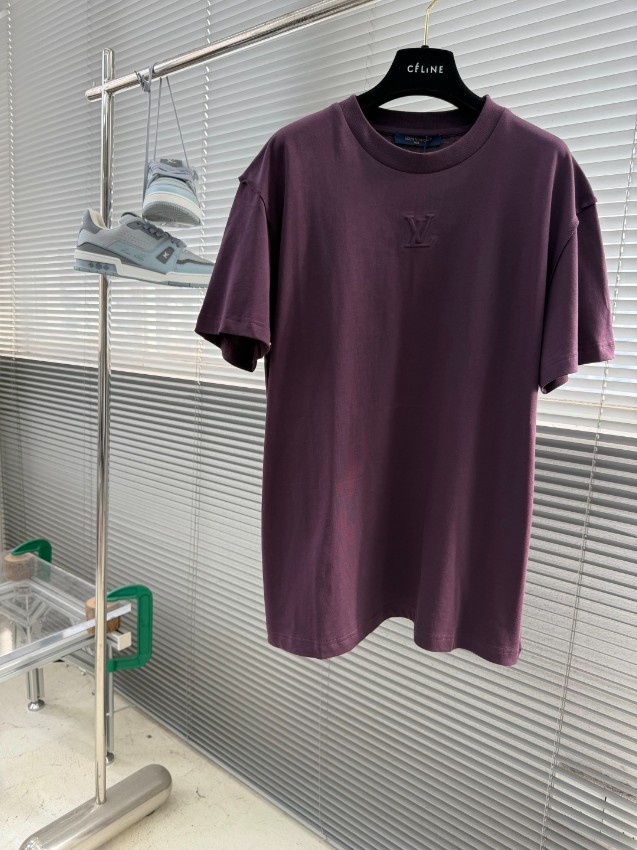 ルイヴィトン 本物級コピー 半袖Tシャツ エンボスロゴミニマルデザイン 高再現度_6