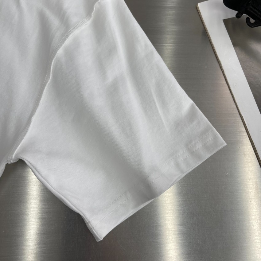 ルイヴィトン スーパーコピー 半袖Tシャツ エンボスロゴシンプル 丁寧な縫製_3