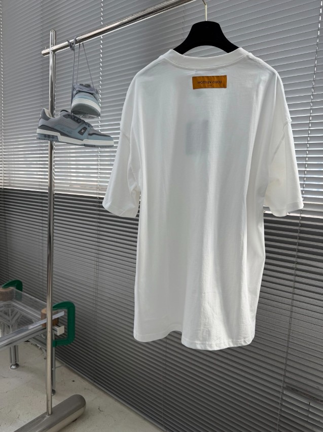 ルイヴィトン スーパーコピー 半袖Tシャツ エンボスロゴシンプル 丁寧な縫製_5