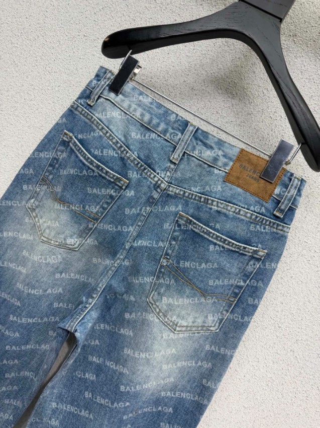 バレンシアガ スーパーコピー デニムパンツ ロゴ総柄ストレートシルエット 高級感仕上げ_6