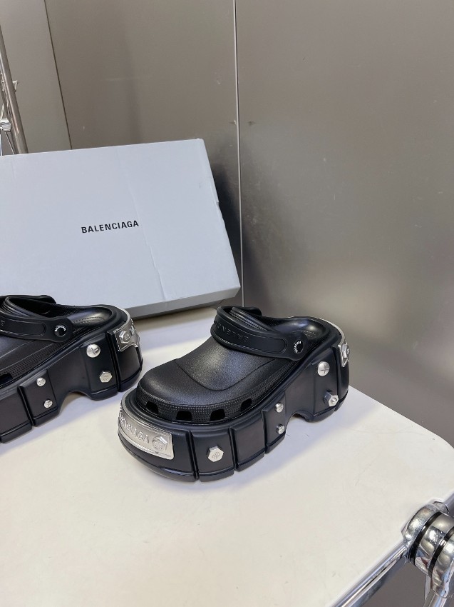 バレンシアガ n級 厚底クロッグサンダル メタル装飾重厚デザイン 口コミ多数人気モデル_3