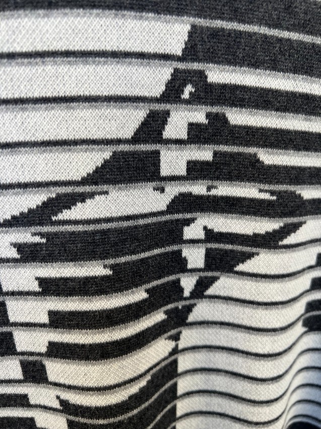 ルイヴィトン 格安 モノグラムボーダー半袖Tシャツ グラフィックデザイン 個性派スタイル 口コミ多数_3