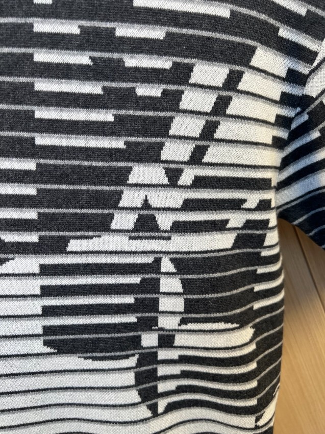 ルイヴィトン 格安 モノグラムボーダー半袖Tシャツ グラフィックデザイン 個性派スタイル 口コミ多数_4
