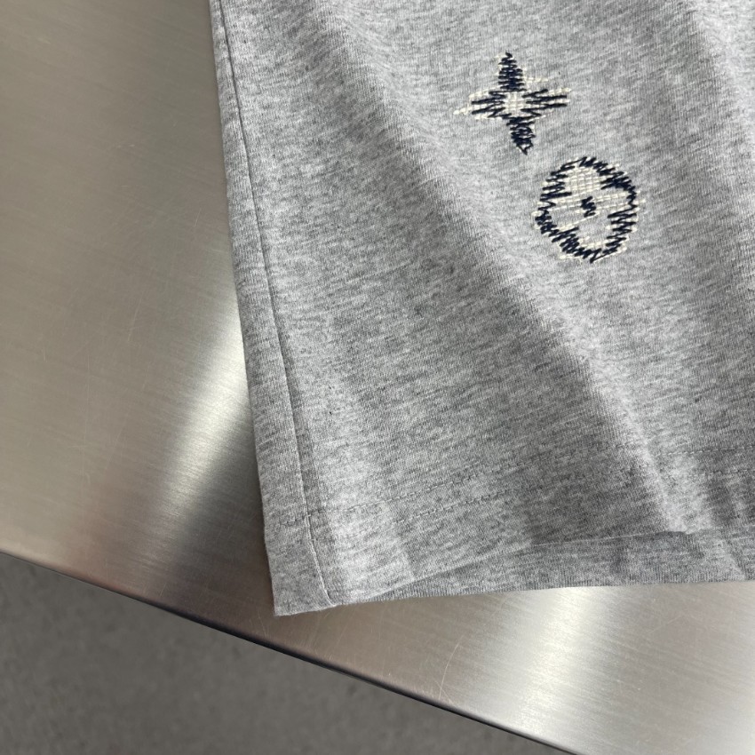 ルイヴィトン 本物級コピー ミニロゴ刺繍半袖Tシャツ シンプルデザイン 上質感 リピーター多数_2