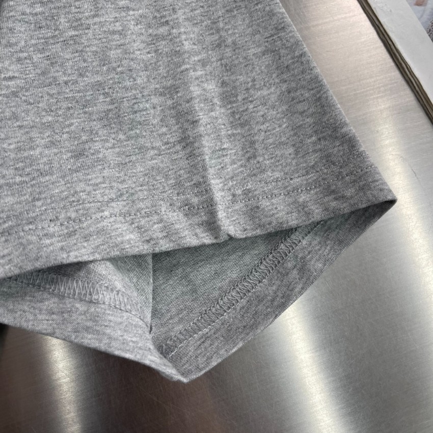 ルイヴィトン 本物級コピー ミニロゴ刺繍半袖Tシャツ シンプルデザイン 上質感 リピーター多数_3