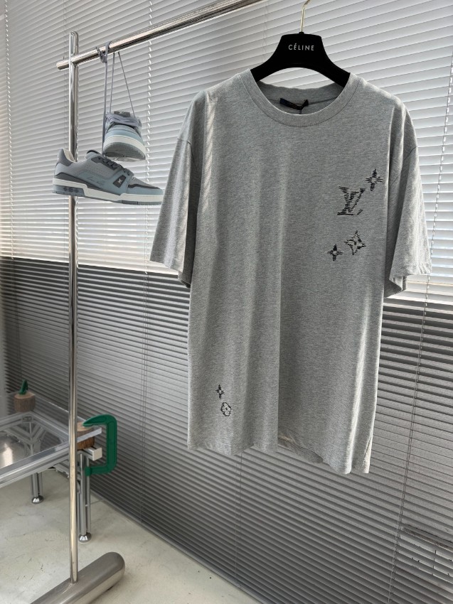 ルイヴィトン 本物級コピー ミニロゴ刺繍半袖Tシャツ シンプルデザイン 上質感 リピーター多数_8