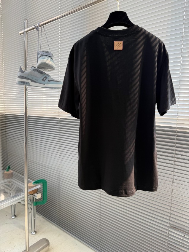 ルイヴィトン n級 ワンポイントロゴ半袖Tシャツ ミニ刺繍デザイン 上質感仕上げ 安全取引_4