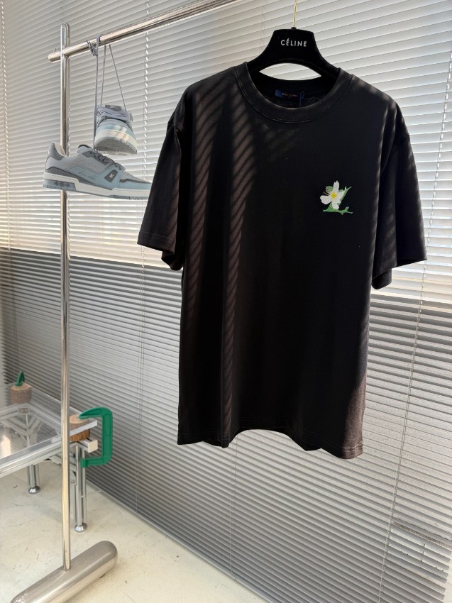 ルイヴィトン スーパーコピー フラワー刺繍半袖Tシャツ ワンポイントデザイン 精密ディテール 高品質_3