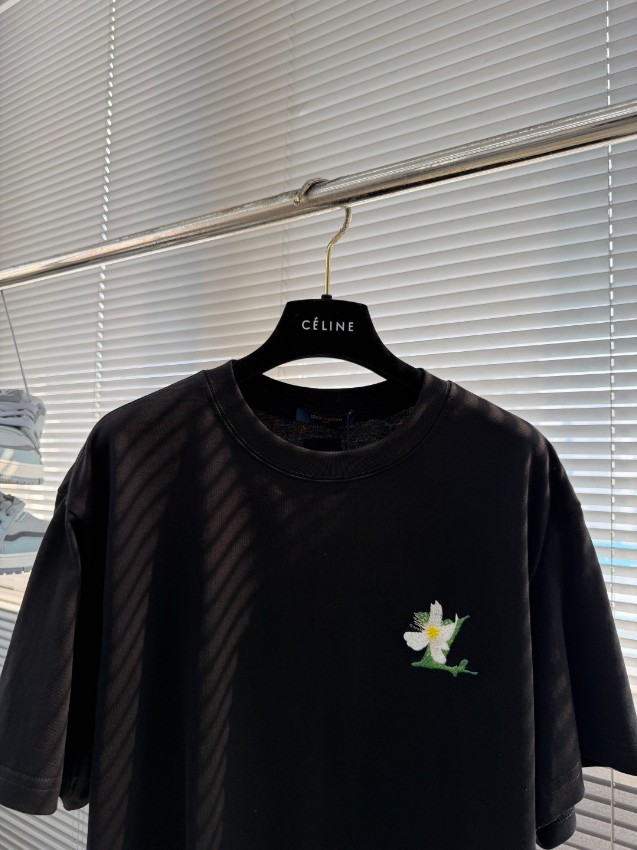 ルイヴィトン スーパーコピー フラワー刺繍半袖Tシャツ ワンポイントデザイン 精密ディテール 高品質_4