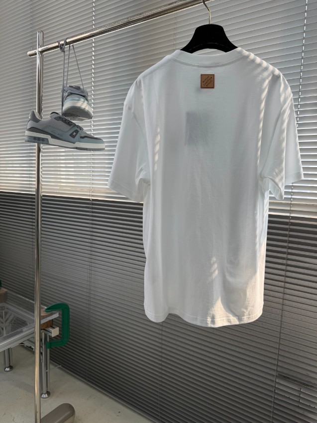 ルイヴィトン ブランド コピー フラワー刺繍半袖Tシャツ ワンポイントデザイン 上質感 高再現度_4