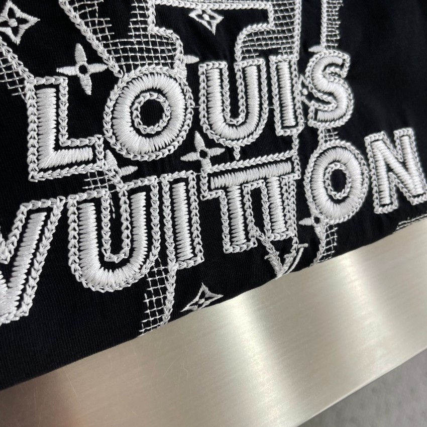 ルイヴィトン 格安 ビッグロゴプリント半袖Tシャツ グラフィックデザイン 精密ディテール 高級レベル仕様_3