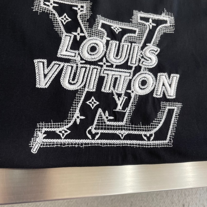 ルイヴィトン 格安 ビッグロゴプリント半袖Tシャツ グラフィックデザイン 精密ディテール 高級レベル仕様_4